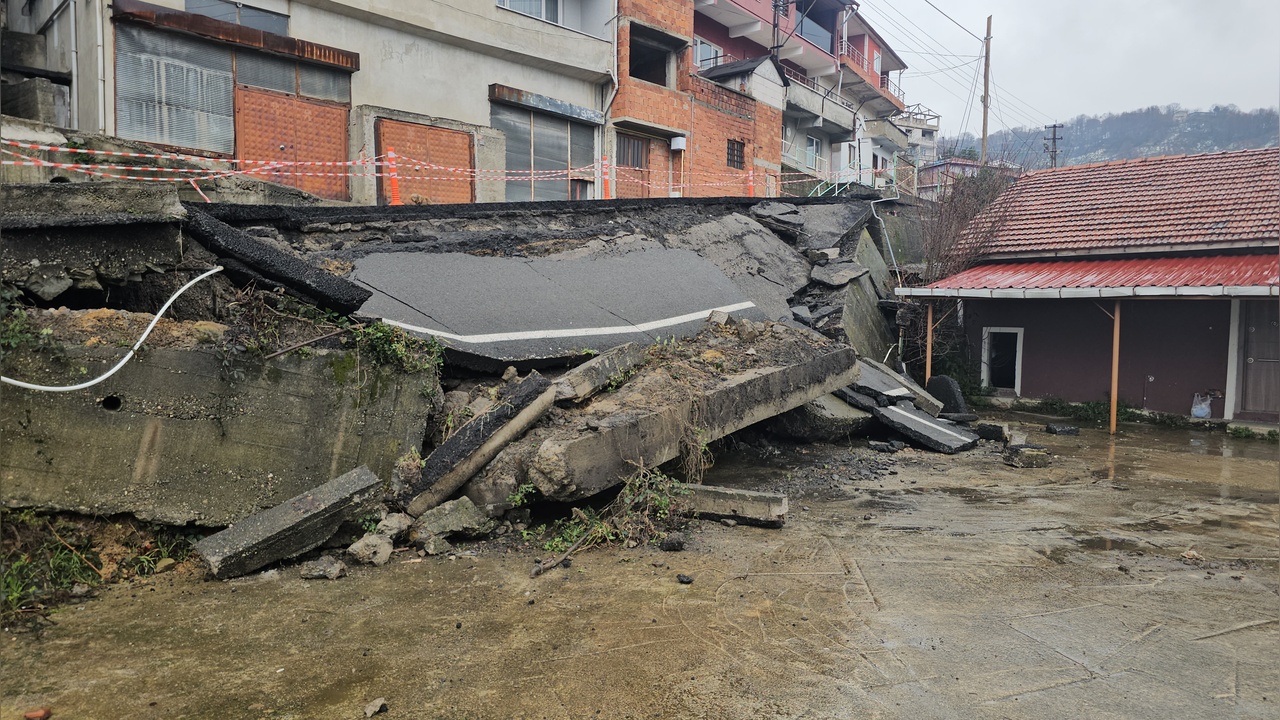 Sokak Çökmesi, İstinat Duvarının Yıkılmasıyla Başladı