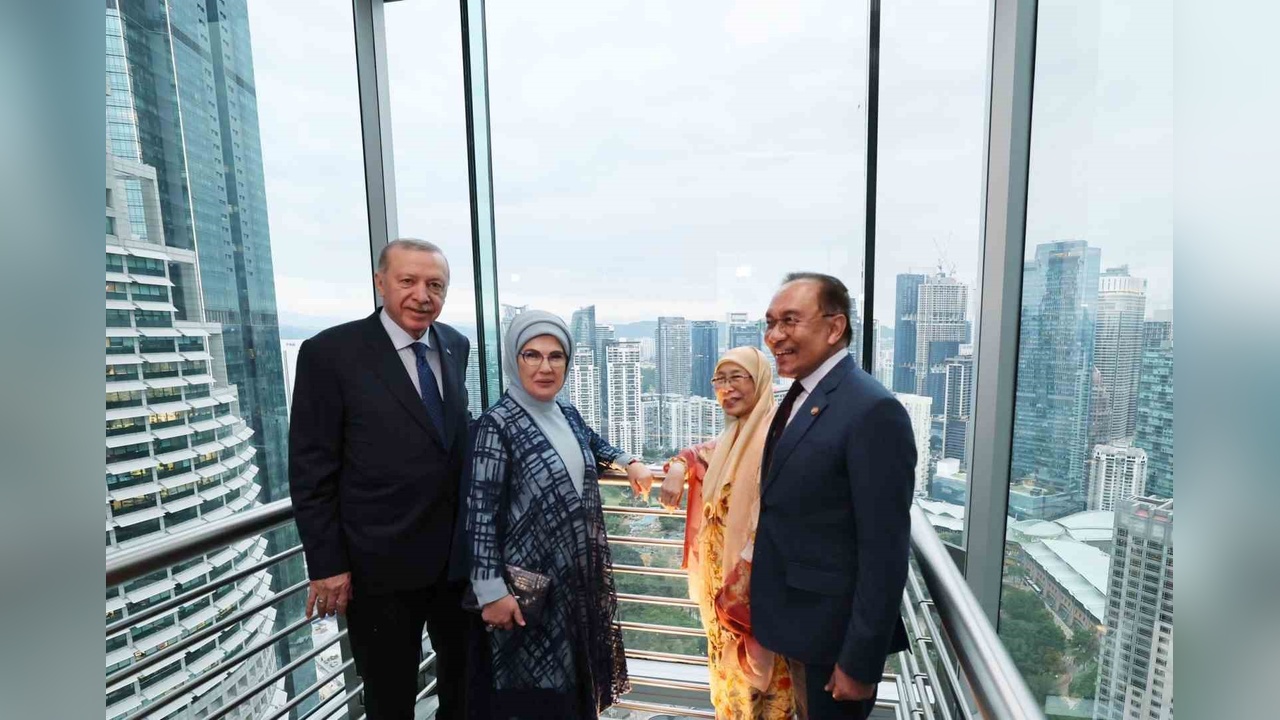 Cumhurbaşkanı Erdoğan, Malezya'da Petronas İkiz Kuleleri'ni Ziyaret Etti