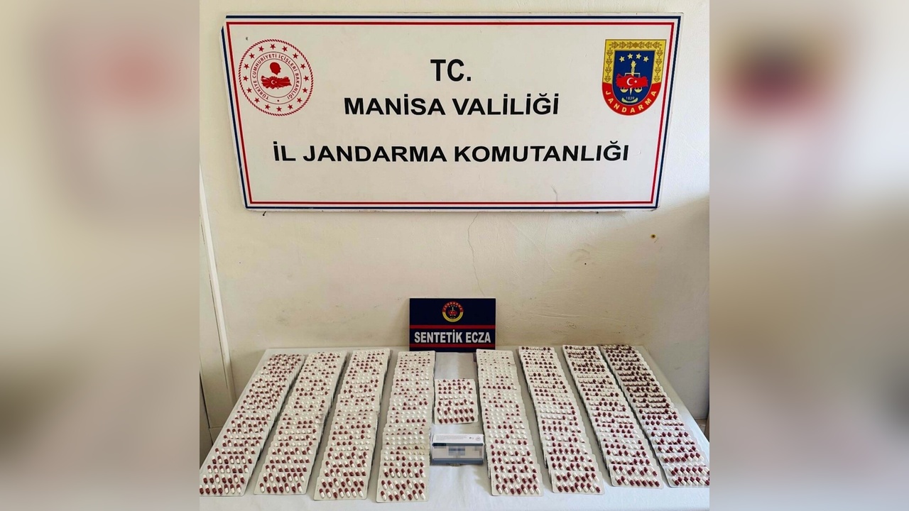 Manisa'da Sentetik Ecza Haplarına Yönelik Operasyon: 3 Bin 278 Adet Ele Geçirildi