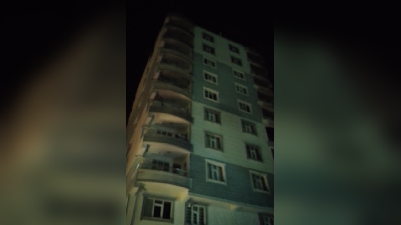 Siirt'te Yangın: 20 Kişi Dumandan Etkilendi, Mahsur Kalanlar Kurtarıldı