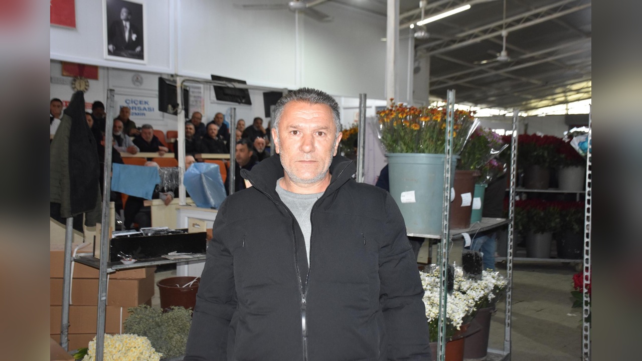 Sevgiler Günü'nde İzmir Çiçek Mezadı Canlandı