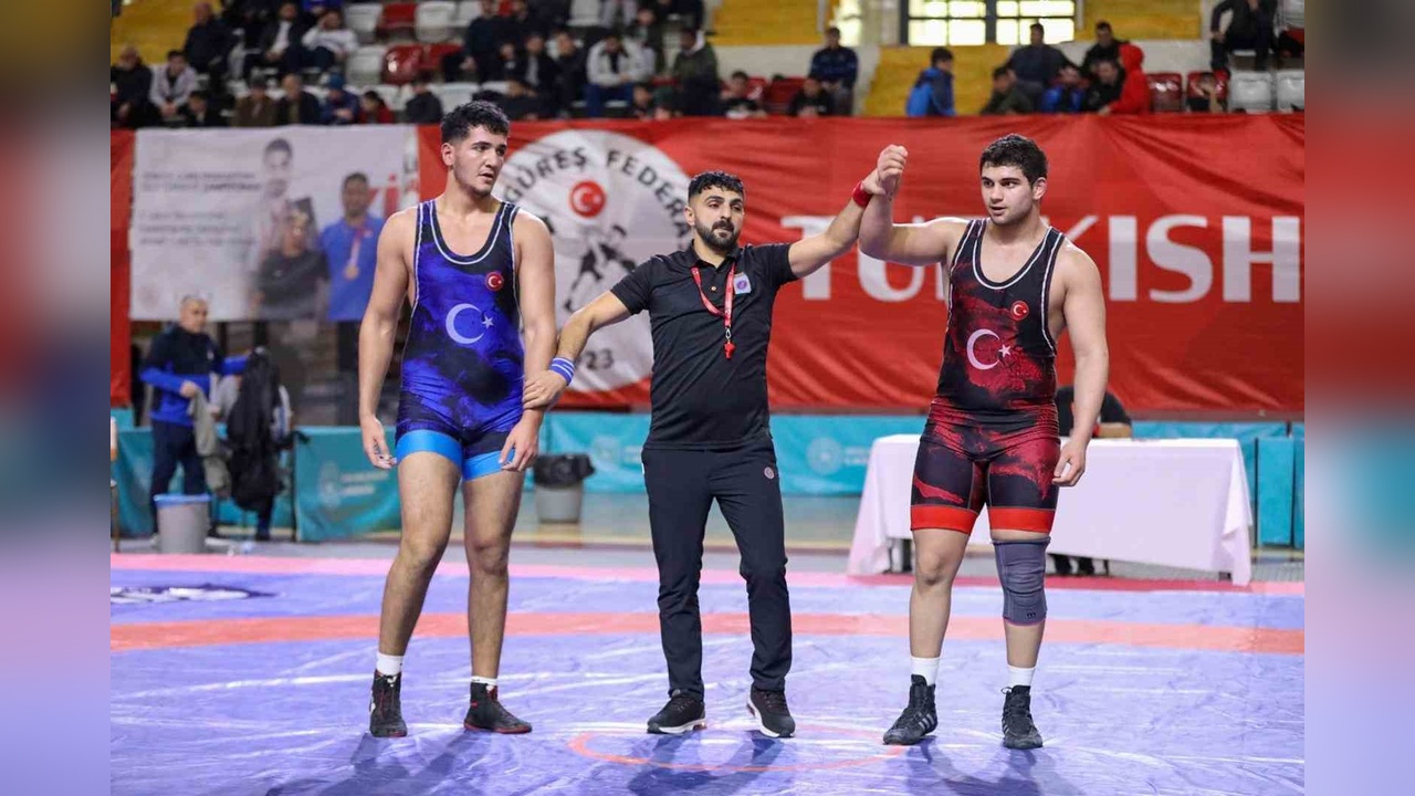 Sivas'ta U23 Serbest Türkiye Güreş Şampiyonası Heyecanı