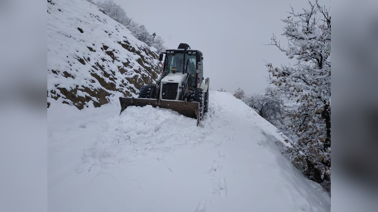 Elazığ'daki 17 Köy Yolu Kardan Ulaşıma Açıldı
