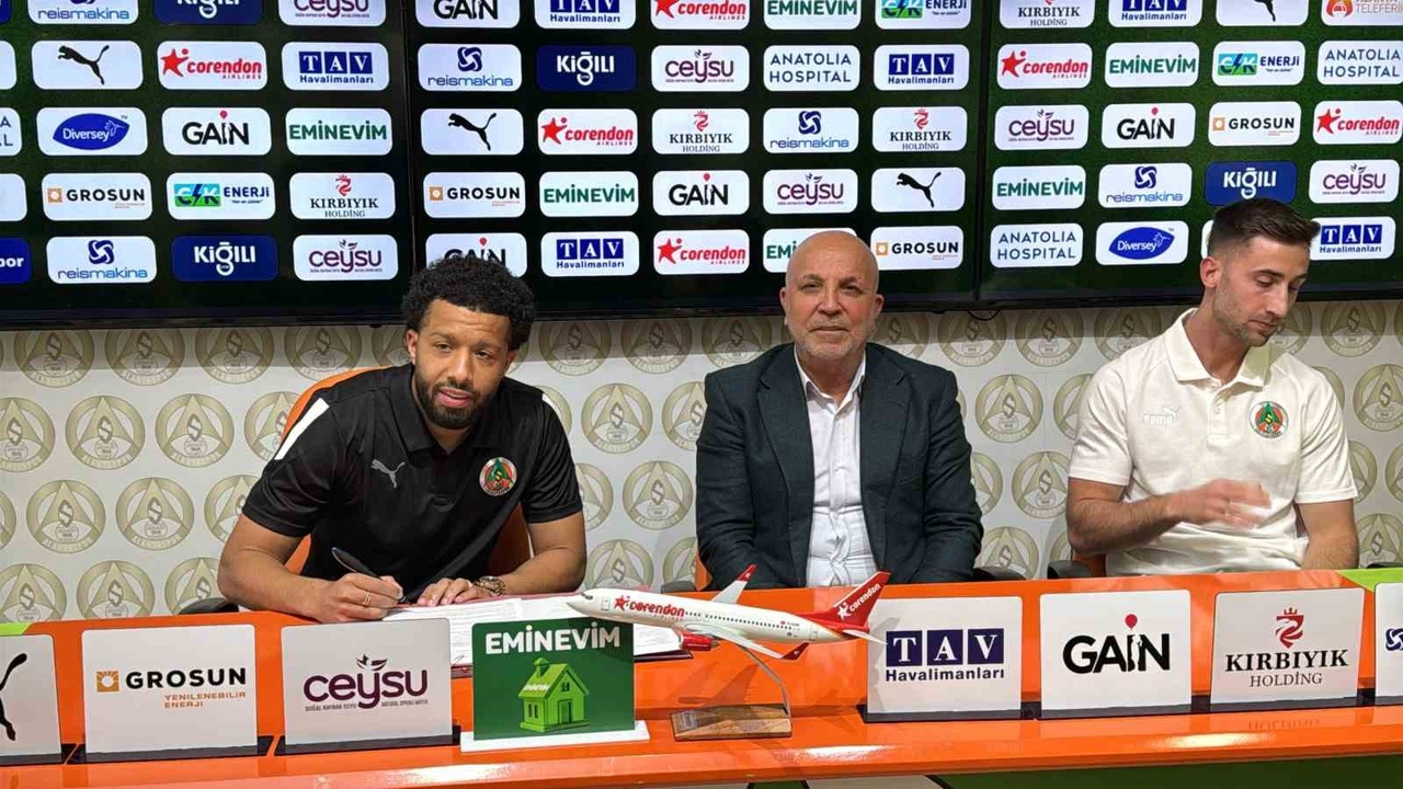 Alanyaspor'da Yeni Dönem Başladı: Toplu İmza Töreni Gerçekleşti