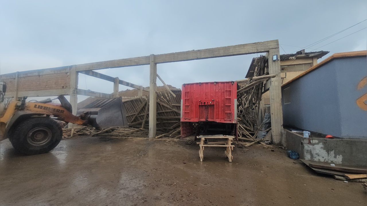Tokat'ta Fabrika Garajında Çatı Çökmesi: Bir Kişi Yaralandı