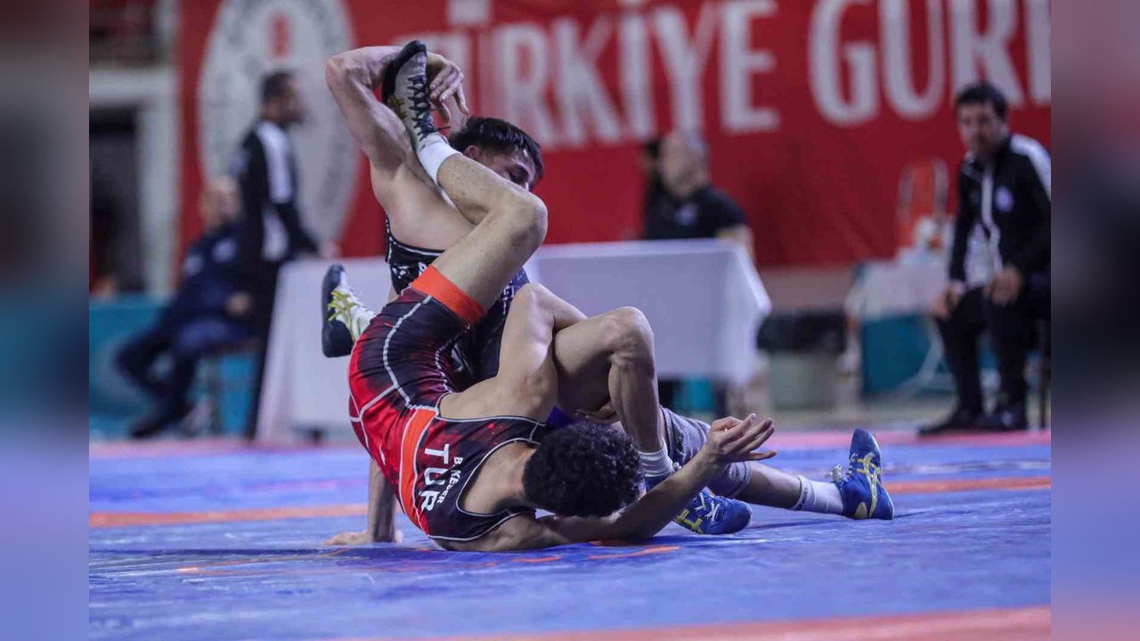 U23 Serbest Türkiye Güreş Şampiyonası'nın İlk Günü Tamamlandı
