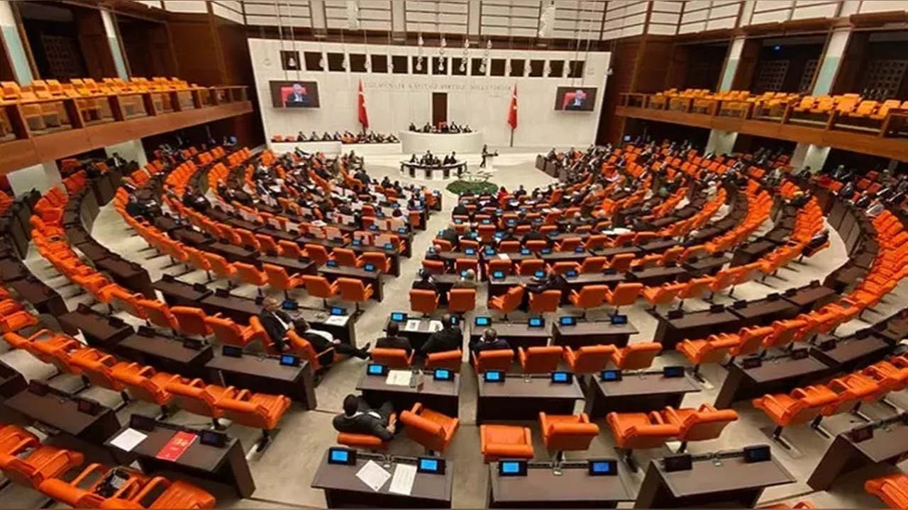 TBMM'de Deprem Bölgesi Üzerine Tartışmalar Sürüyor