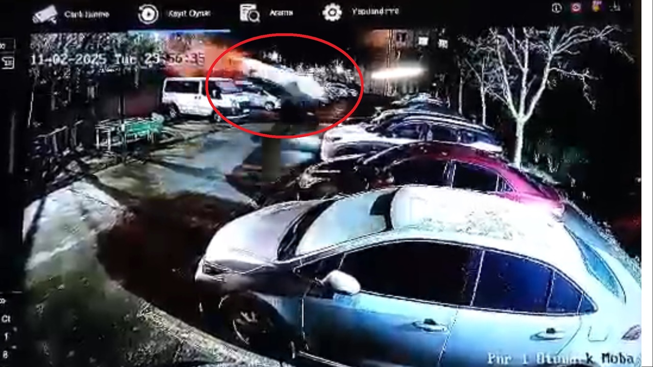 Çocuk Parkına Uçan Otomobilin Kazası Güvenlik Kamerasında