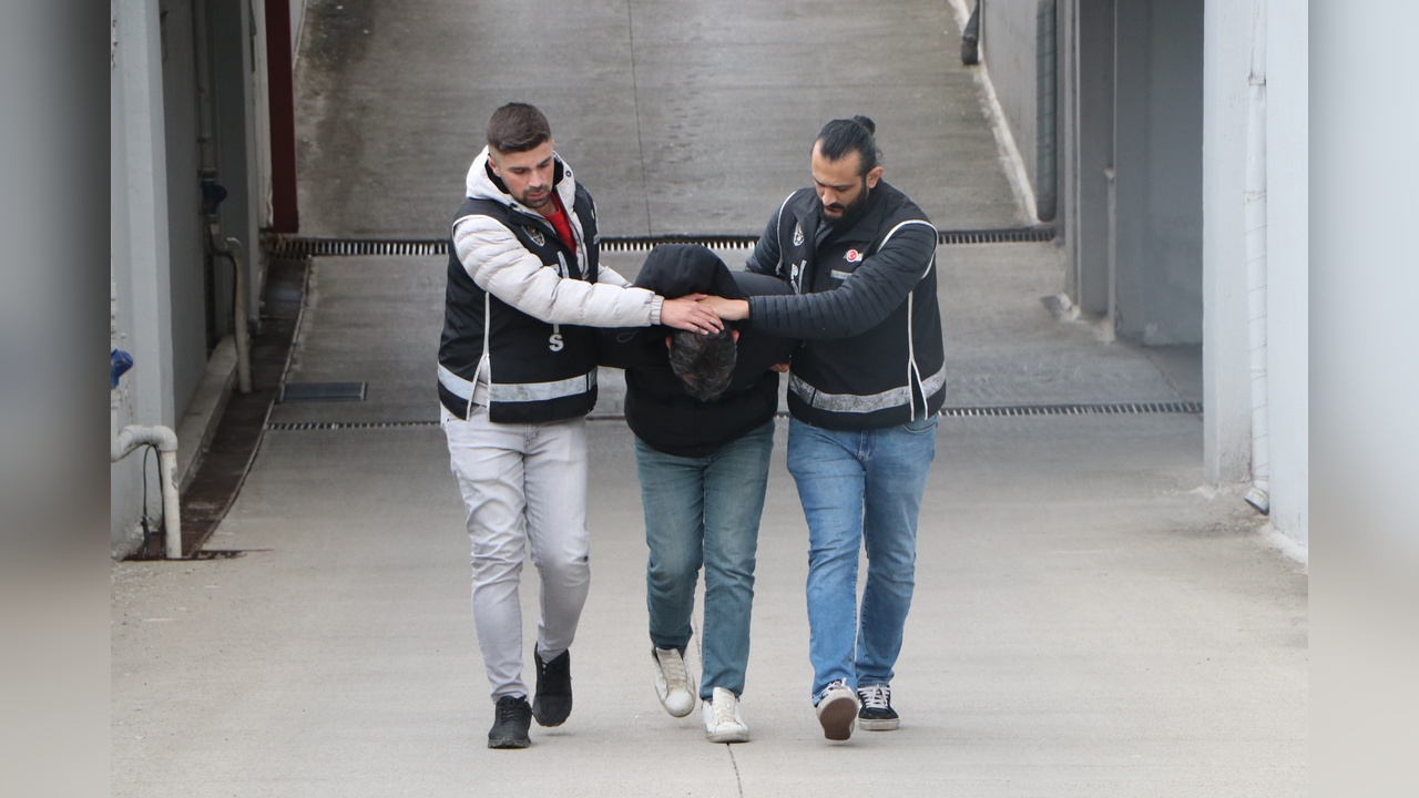 28 Milyon Kaçak Makaron Depoda Ele Geçirildi