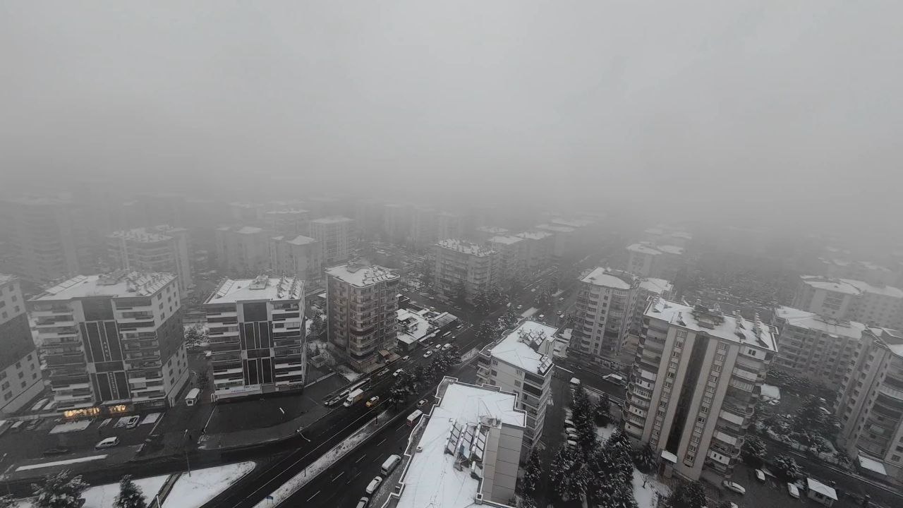 Diyarbakır'da Kar Yağışı Nedeniyle Eğitime Ara Verildi