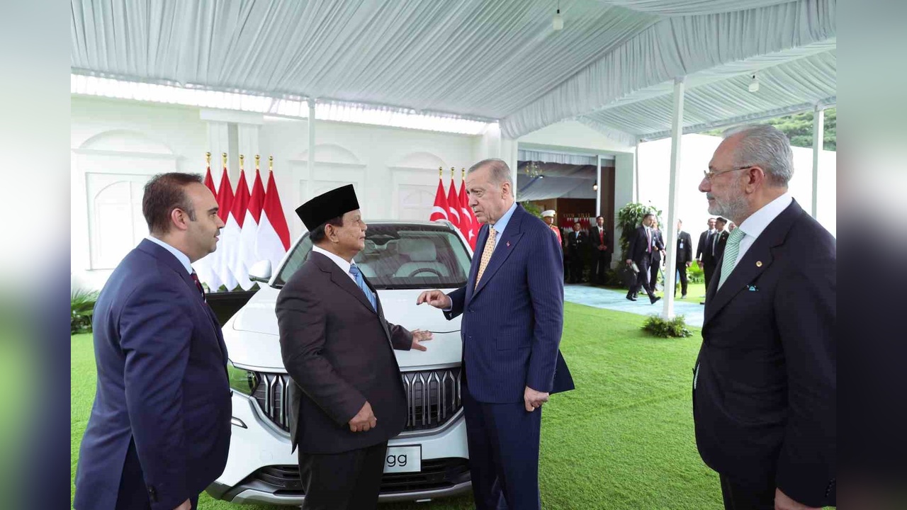 Erdoğan'dan Subianto'ya Togg Hediyesi