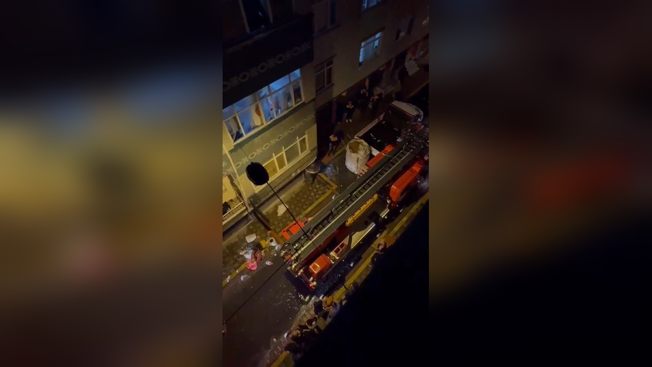 Esenler'deki Yangın Panik Yarattı: Balkondan Atlayanlar Oldu