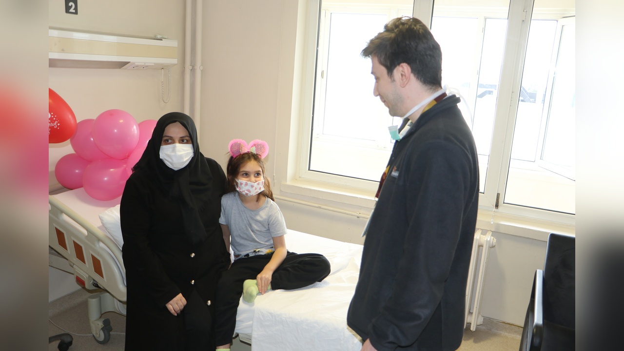 İkinci Kez Hayat Kurtaran Anne: Böbreğini Kızına Verdi