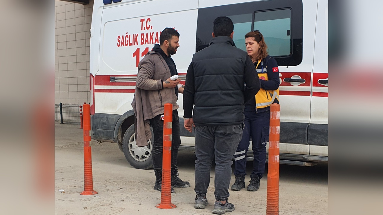 Daire Testeresine Kaptırdığı Elinin Parmağı Kopan İşçi Hastaneye Kaldırıldı