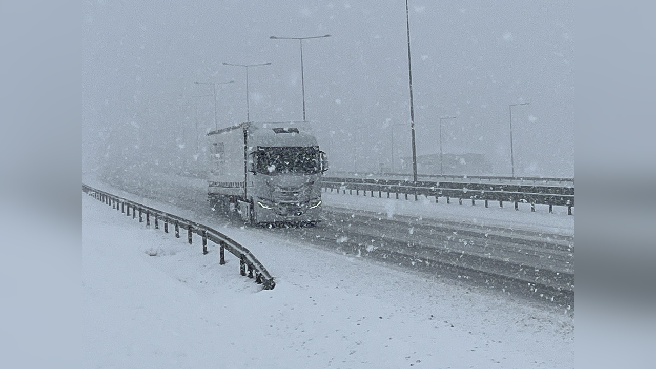 Kocaeli'yi Beyaza Bürüyen Kar Yağışı Etkili Oldu
