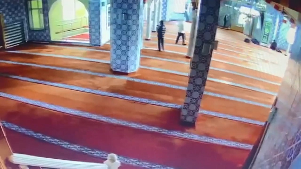 Başakşehir Camisinde Yardımsever Yaralandı