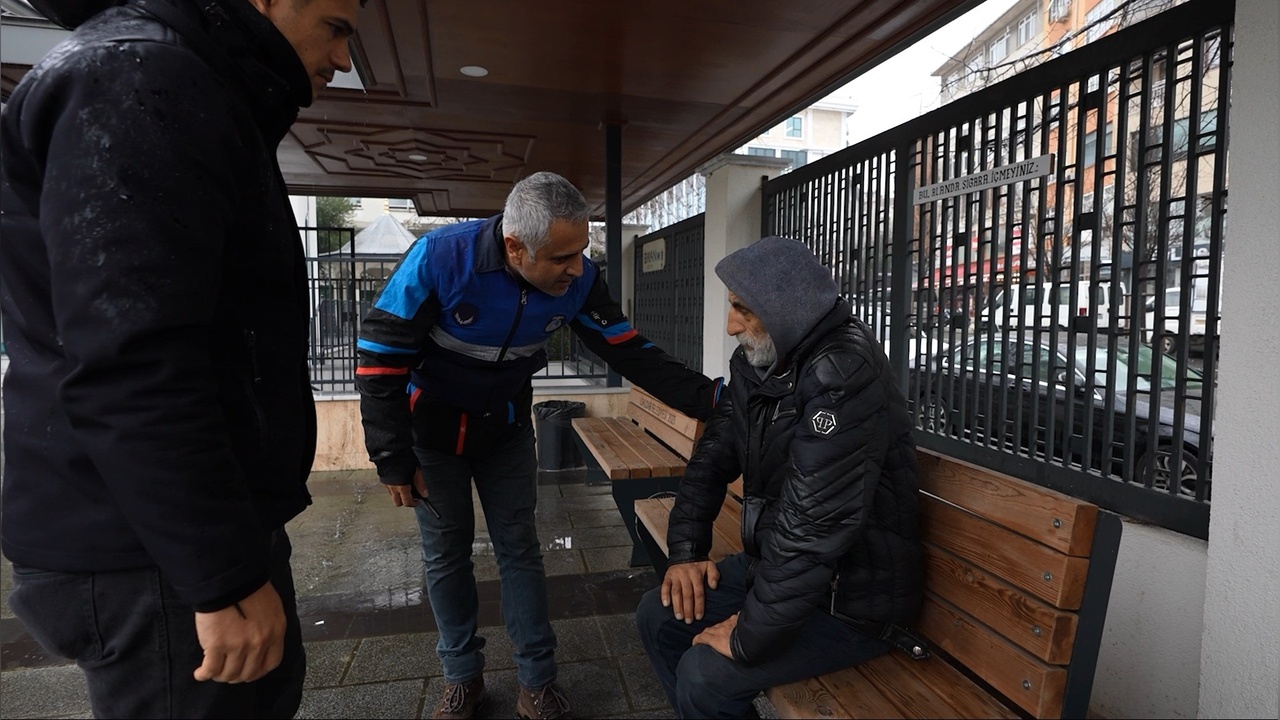 Üsküdar'da Sokakta Kalan Vatandaşlara Otel Desteği