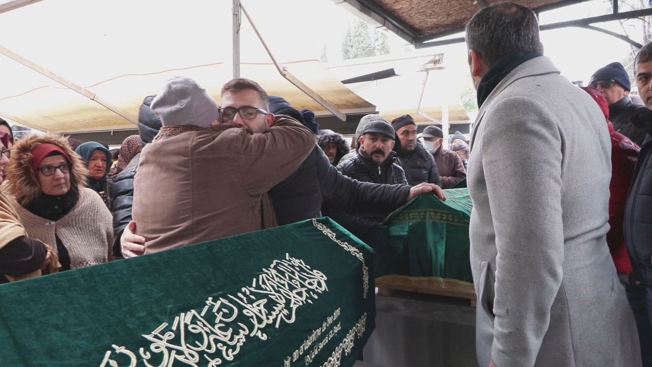 Ankara'da İki Çocuk Toprağa Verildi