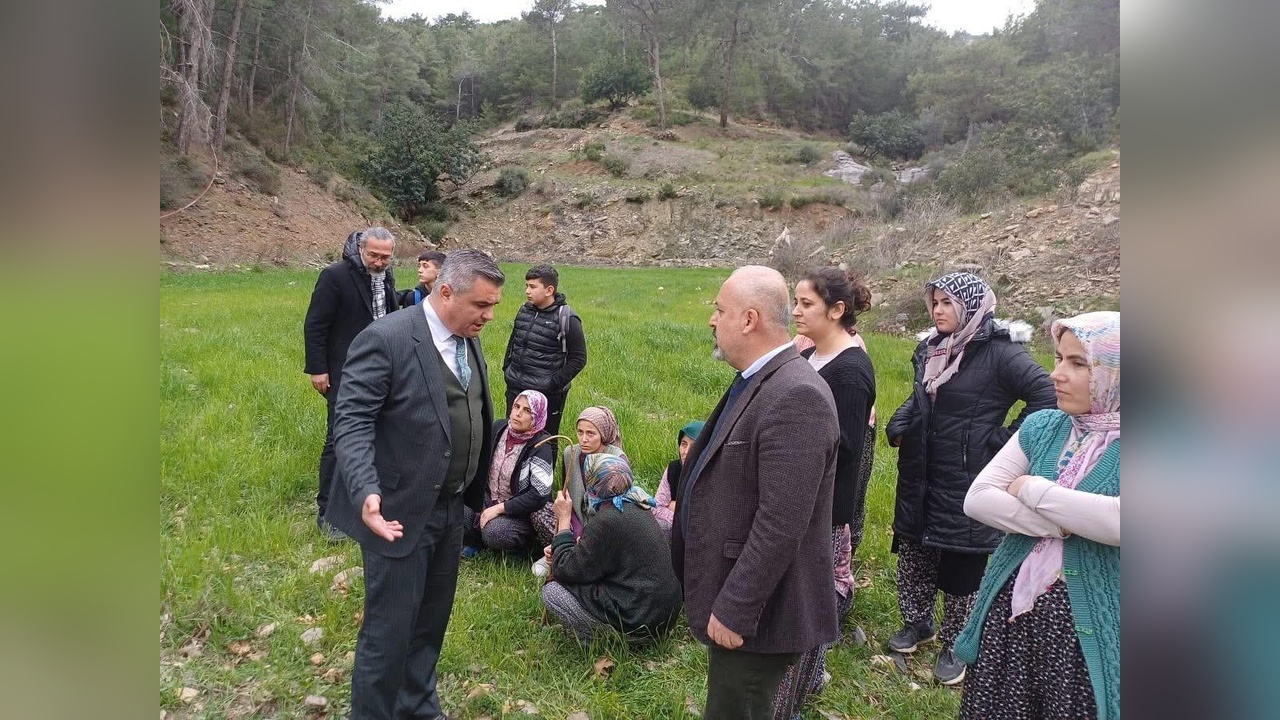 Kamyonet ile Öğrenci Servisinin Çarpışması Sonucu 20 Öğrenci Yaralandı