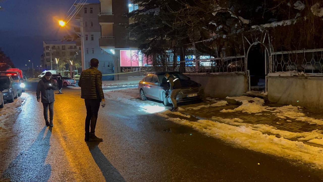 Eski Eşine Saldırı: Kadın İş Yerinde Kurtulmaya Çalıştı
