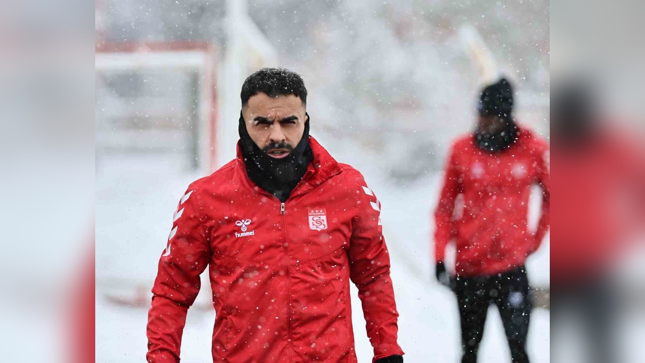 Sivasspor, Kar Yağışı Eşliğinde Antrenman Gerçekleştirdi