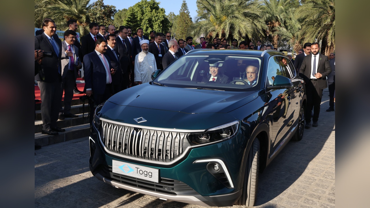 Erdoğan'dan Şerif'e Togg Hediyesi