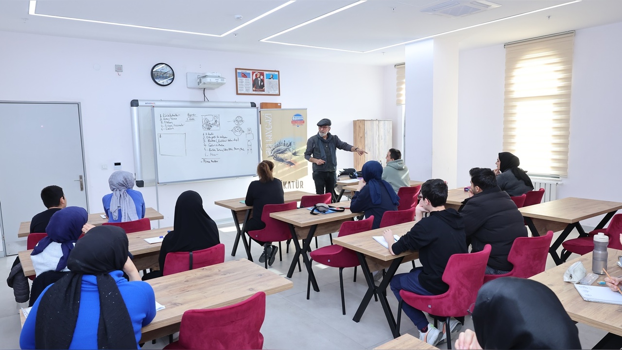 Sultangazi'de Karikatür Eğitimi İle Yetenekler Geliştiriliyor