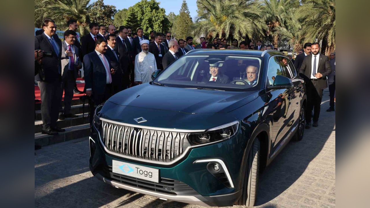 Erdoğan'dan Şerif'e Togg Hediye