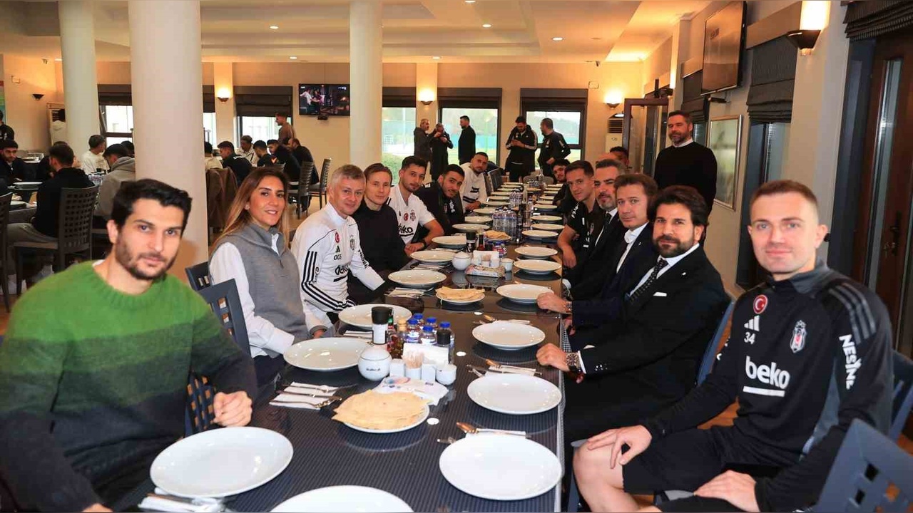 Beşiktaş Yönetim Kurulu, Futbol A Takımı ile Bir Araya Geldi