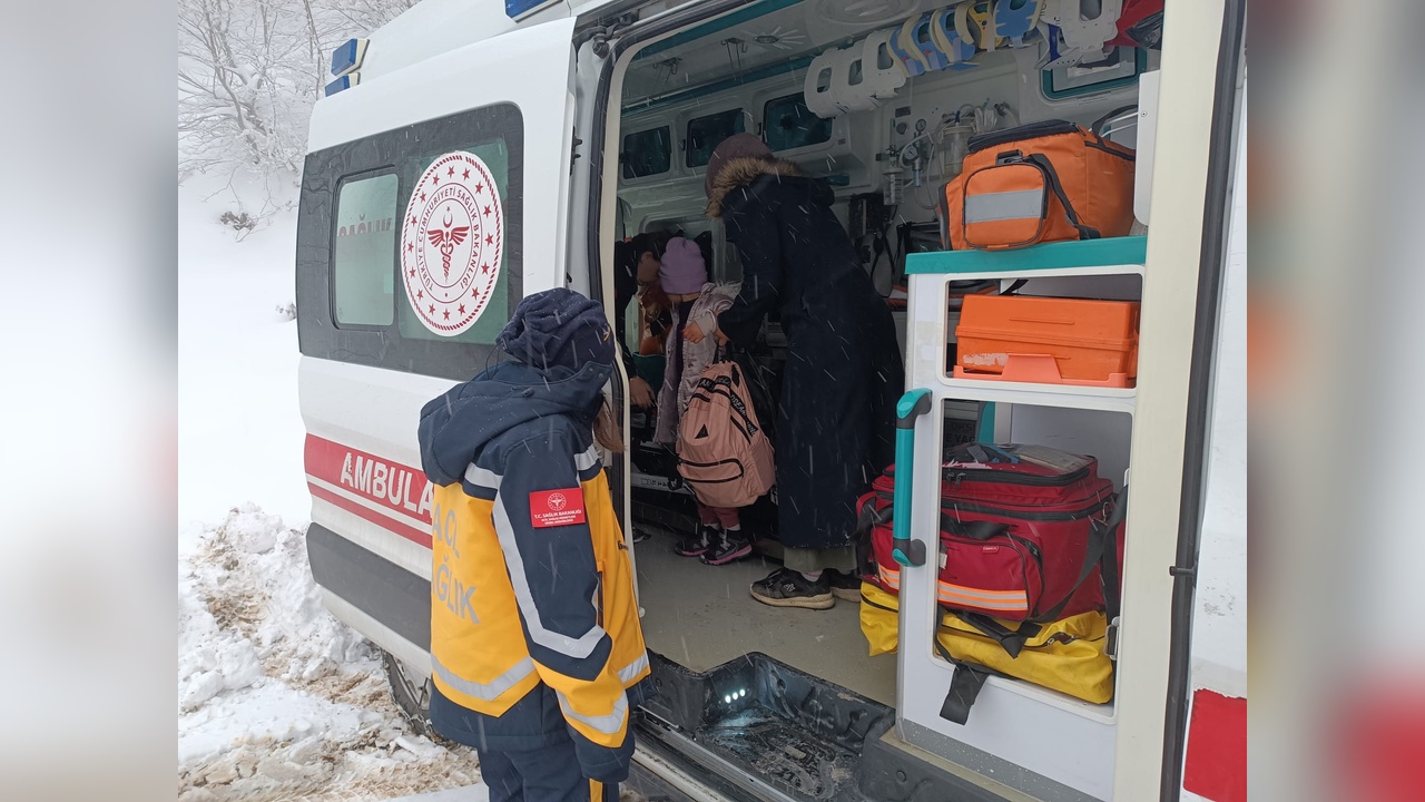 Yüzü Yanan Eslem, Arazi Tipi Ambulansla Hastaneye Sevk Edildi