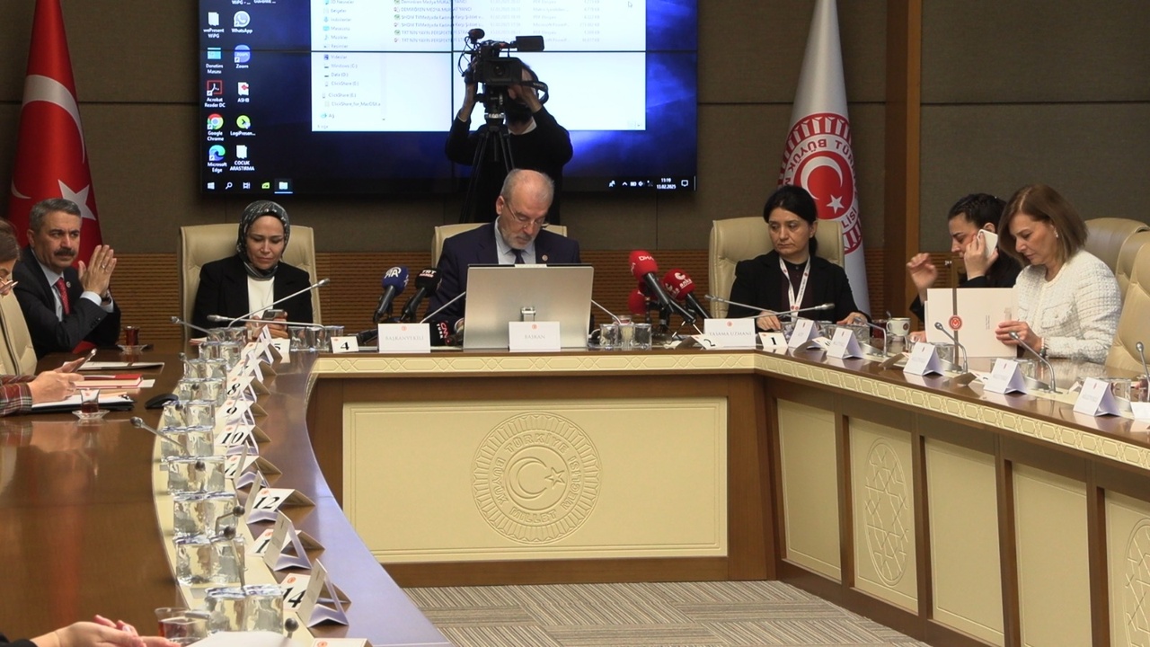 Cevizoğlu'ndan Kadın Vekillere Tepki