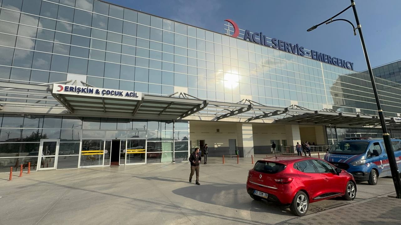 Zehirlenme Şüphesi: 12 İşçi Hastaneye Kaldırıldı
