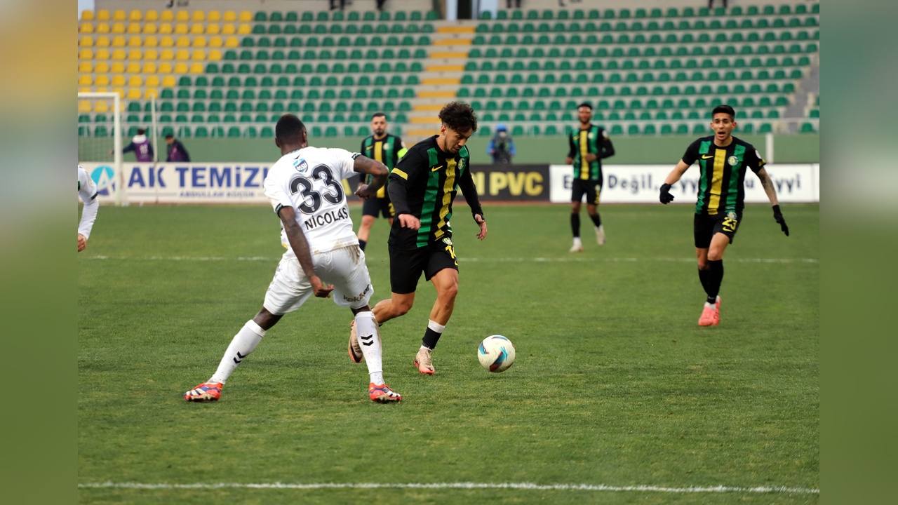 Sakaryaspor, Şanlıurfaspor'u 1-0 Mağlup Etti
