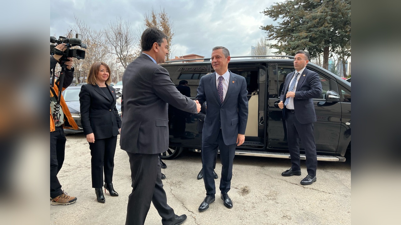 Özgür Özel, Demokrat Parti'yi Ziyaret Etti