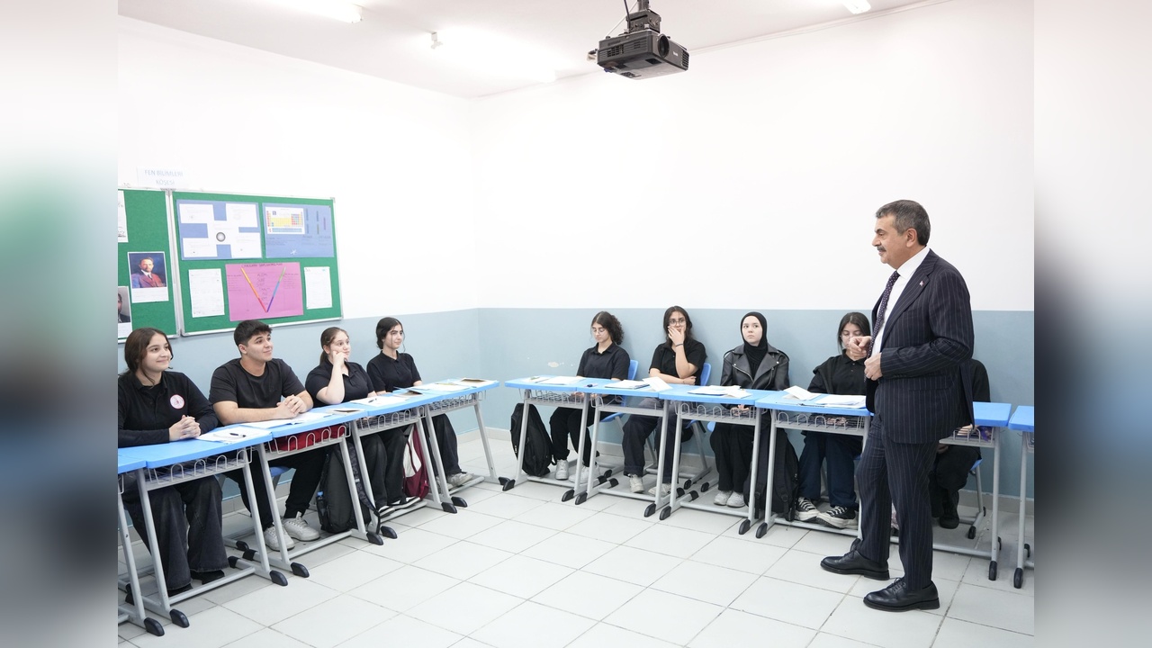 Bakan Tekin, Suudi Arabistan'daki Türk Okulunu İnceledi