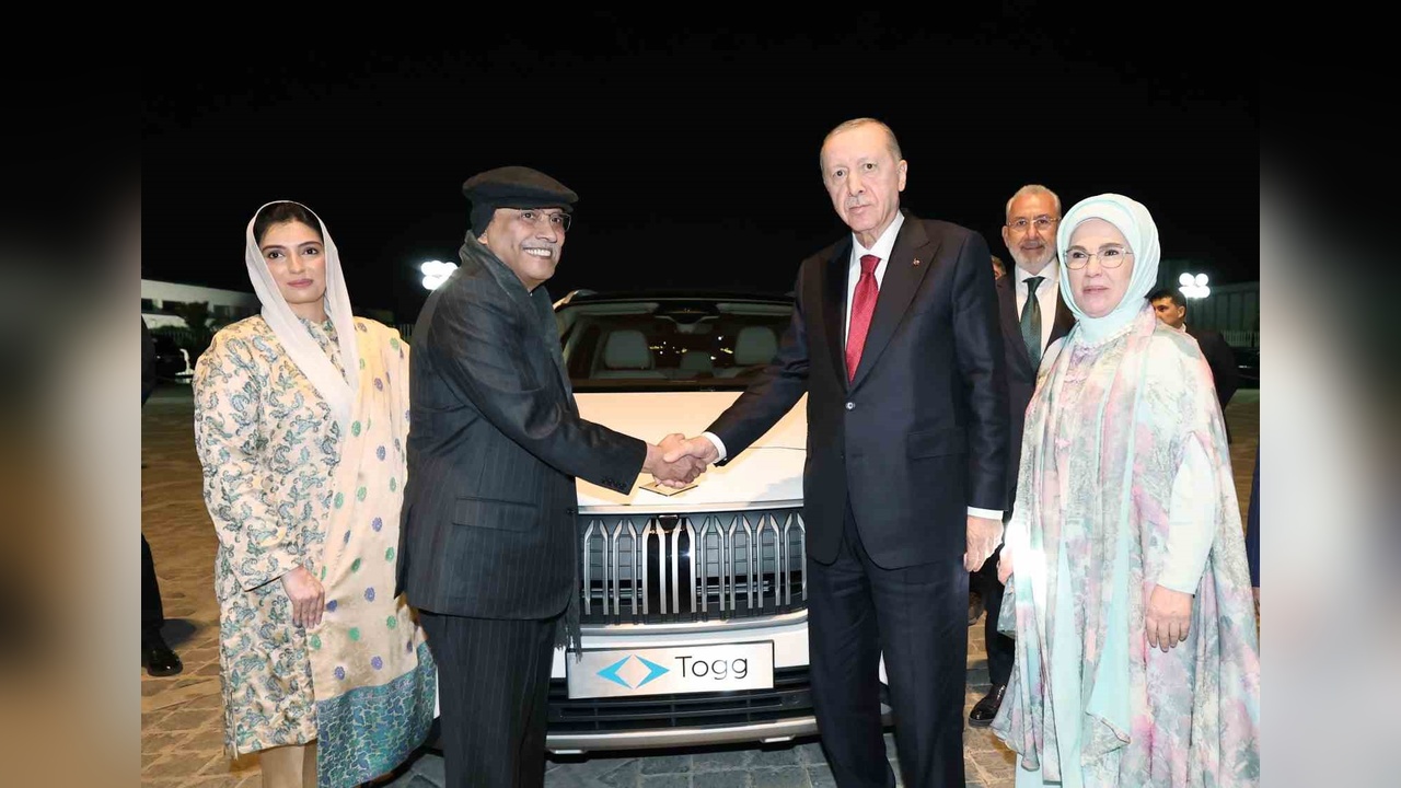 Erdoğan'dan Zerdari'ye Togg Hediye