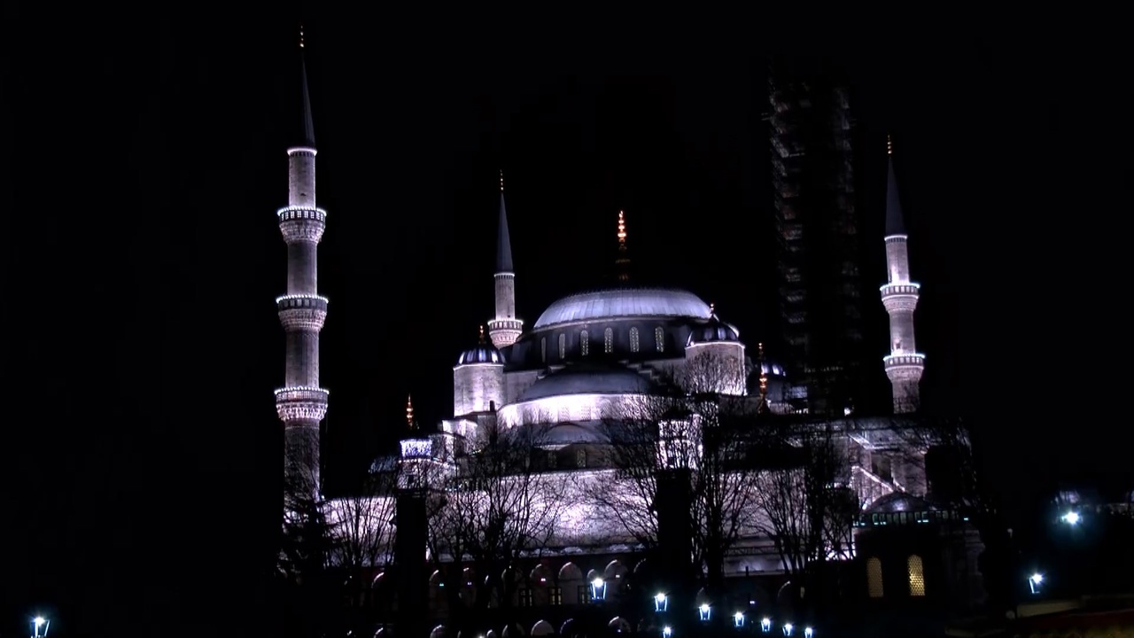 Berat Kandili İstanbul'da Coşkuyla Geçirildi