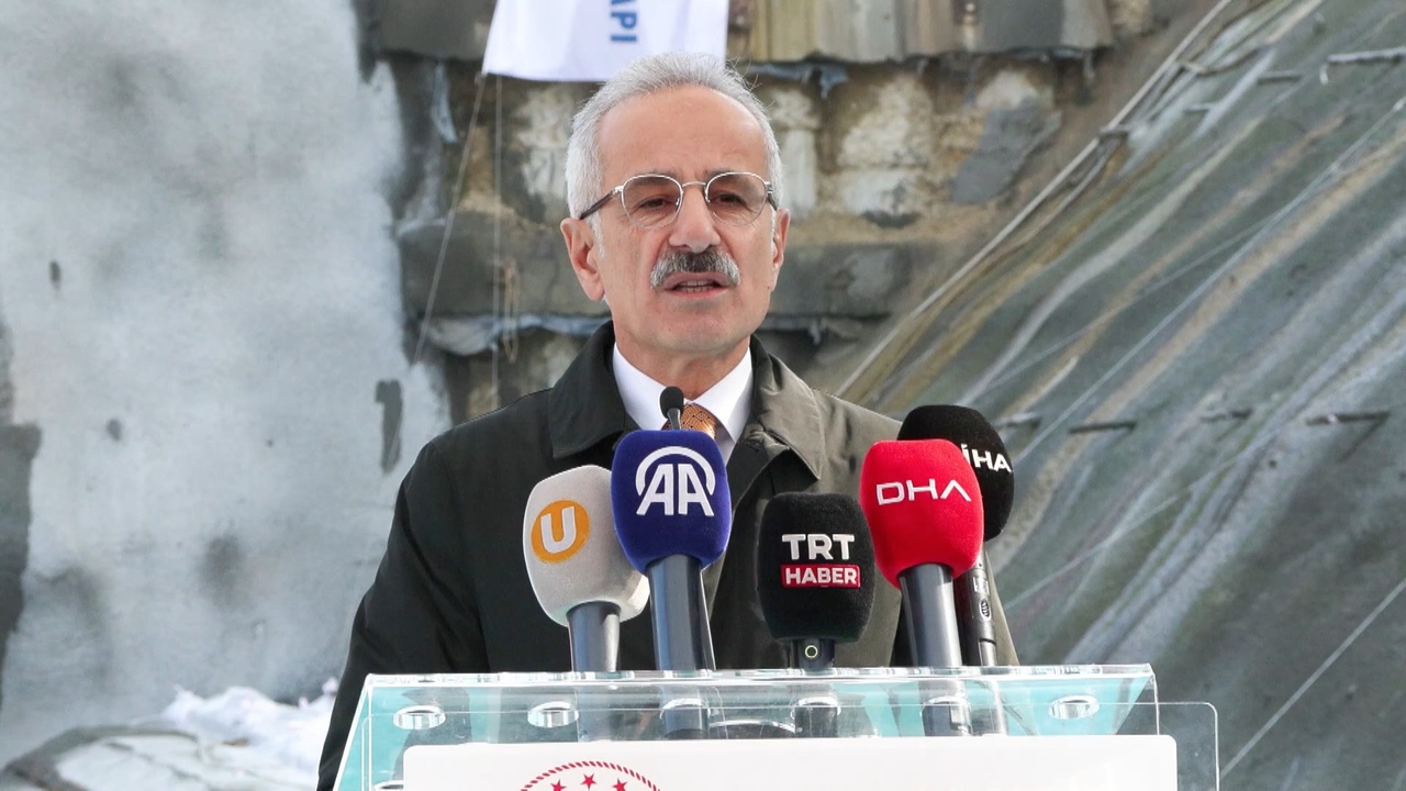 Bakan Uraloğlu'ndan İstanbul'a Yeni Ulaşım Müjdesi