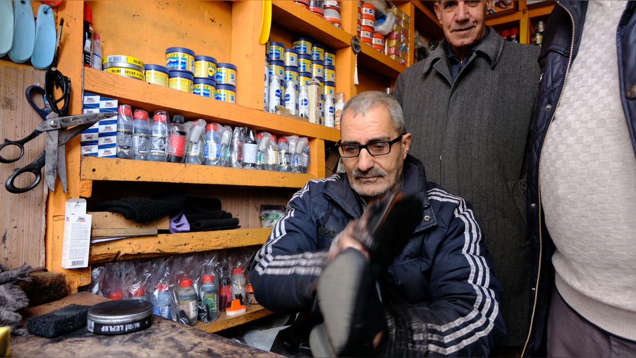 Engelli Baba, Ayakkabı Boyacılığı ile 7 Çocuk Yetiştirdi