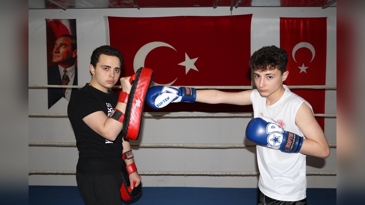 Kardeşinin Başarısı: Kick Boks Turnuvasında Öne Çıktı