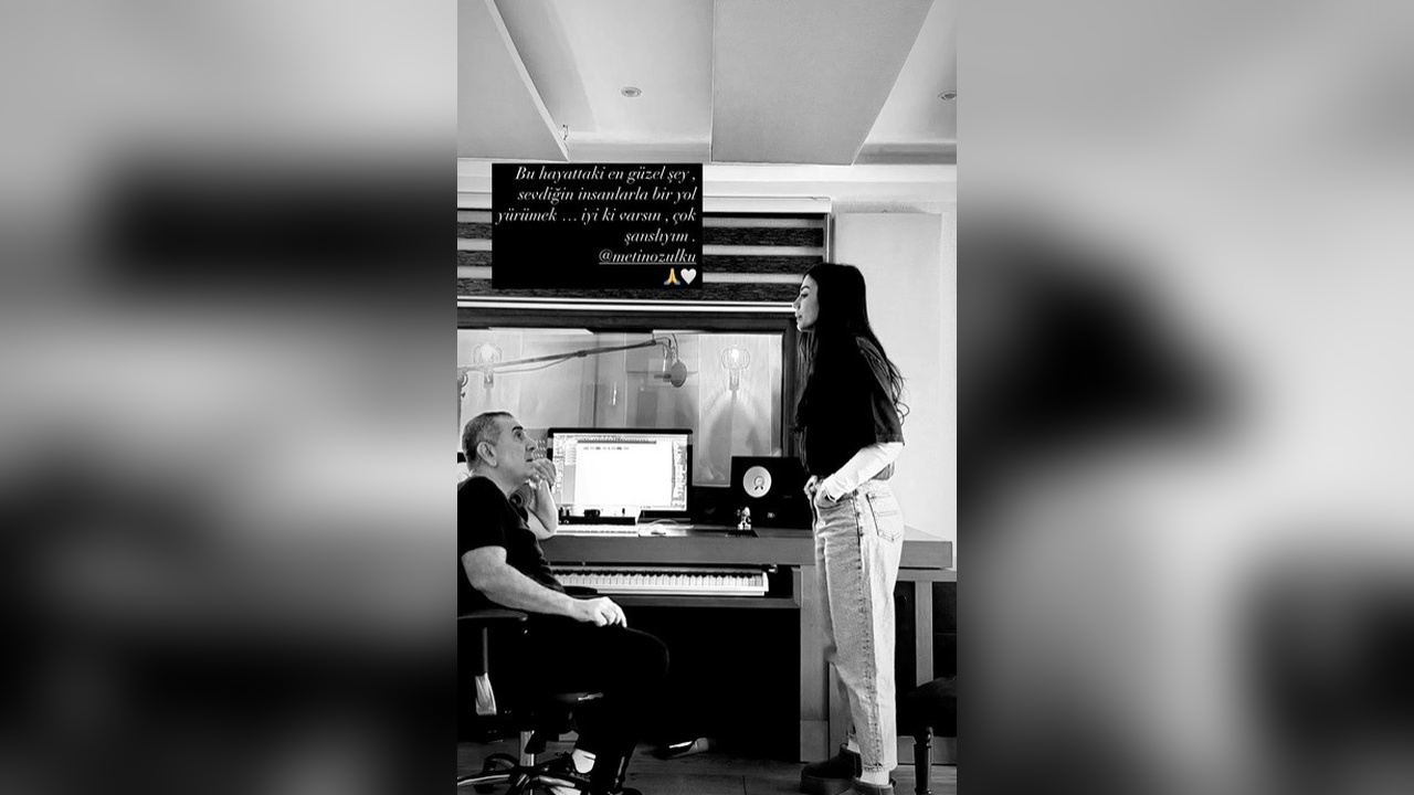 Demet Özdemir, Eşref Rüya İçin Müzik Yeteneklerini Sergiledi