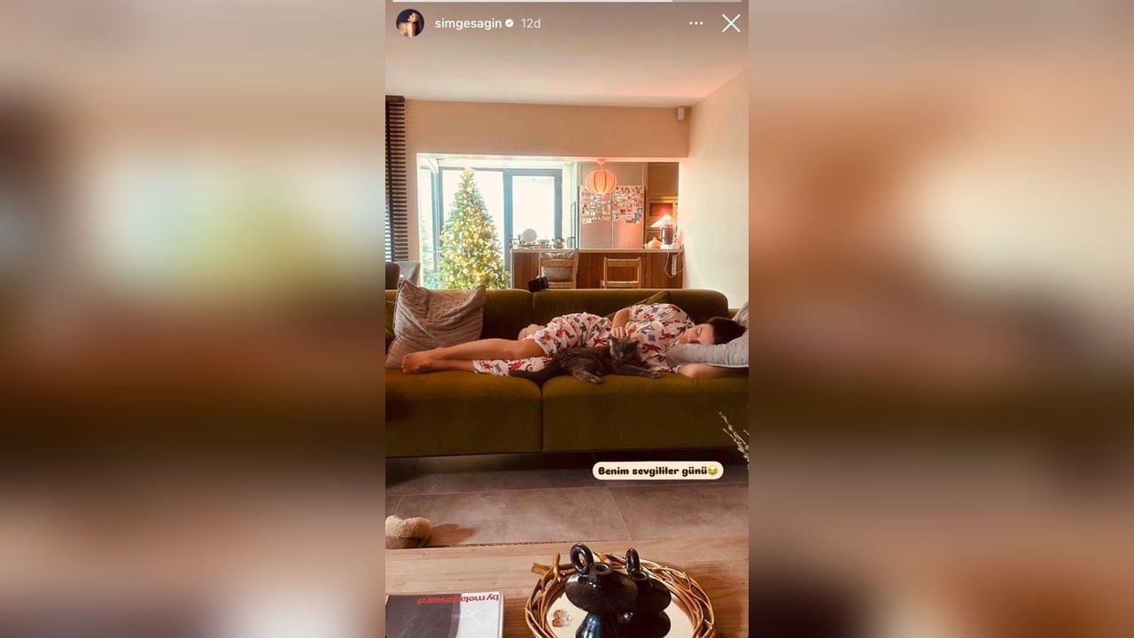 Simge Sağın, Sevgililer Günü'nde Dikkat Çeken Paylaşımda Bulundu