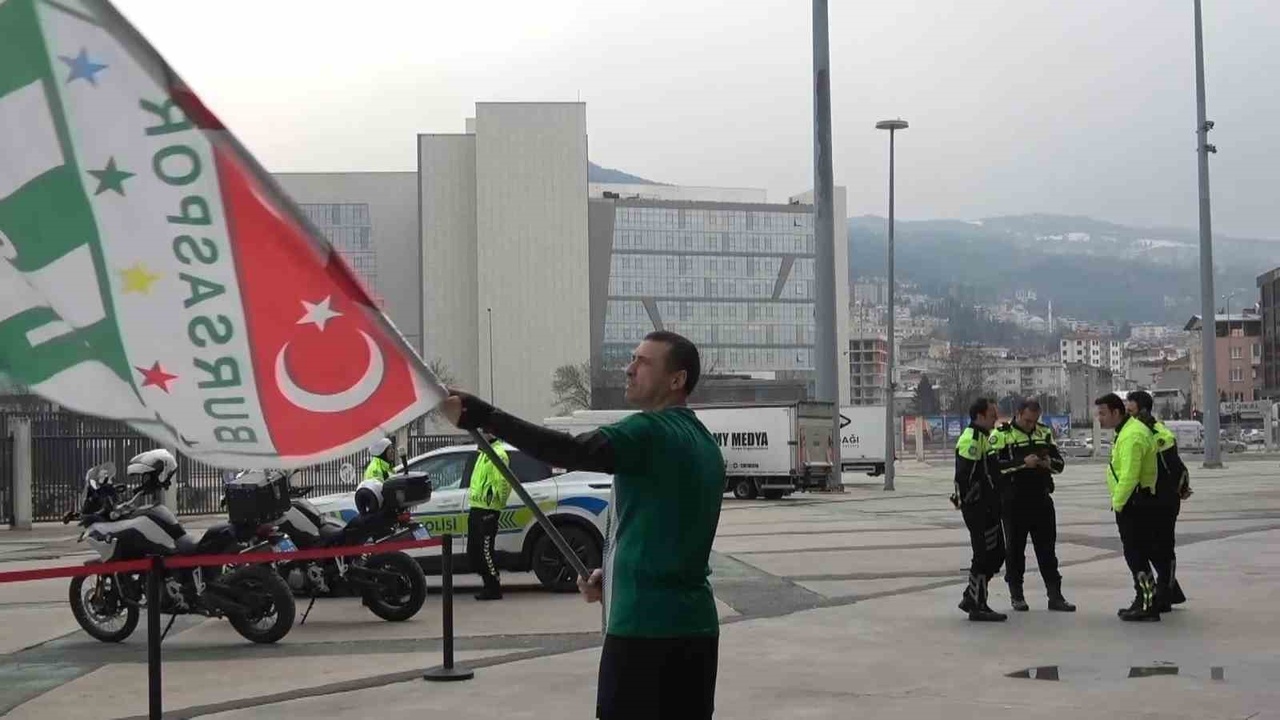 Bursaspor İçin Sevgililer Günü Koşusu Düzenlendi