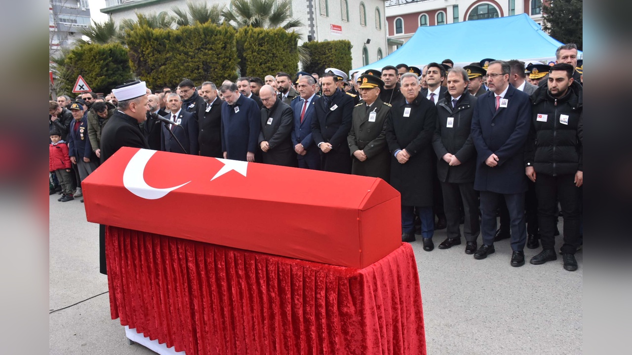 Şehit Uzman Çavuşun Cenazesi Törenle Toprağa Verildi