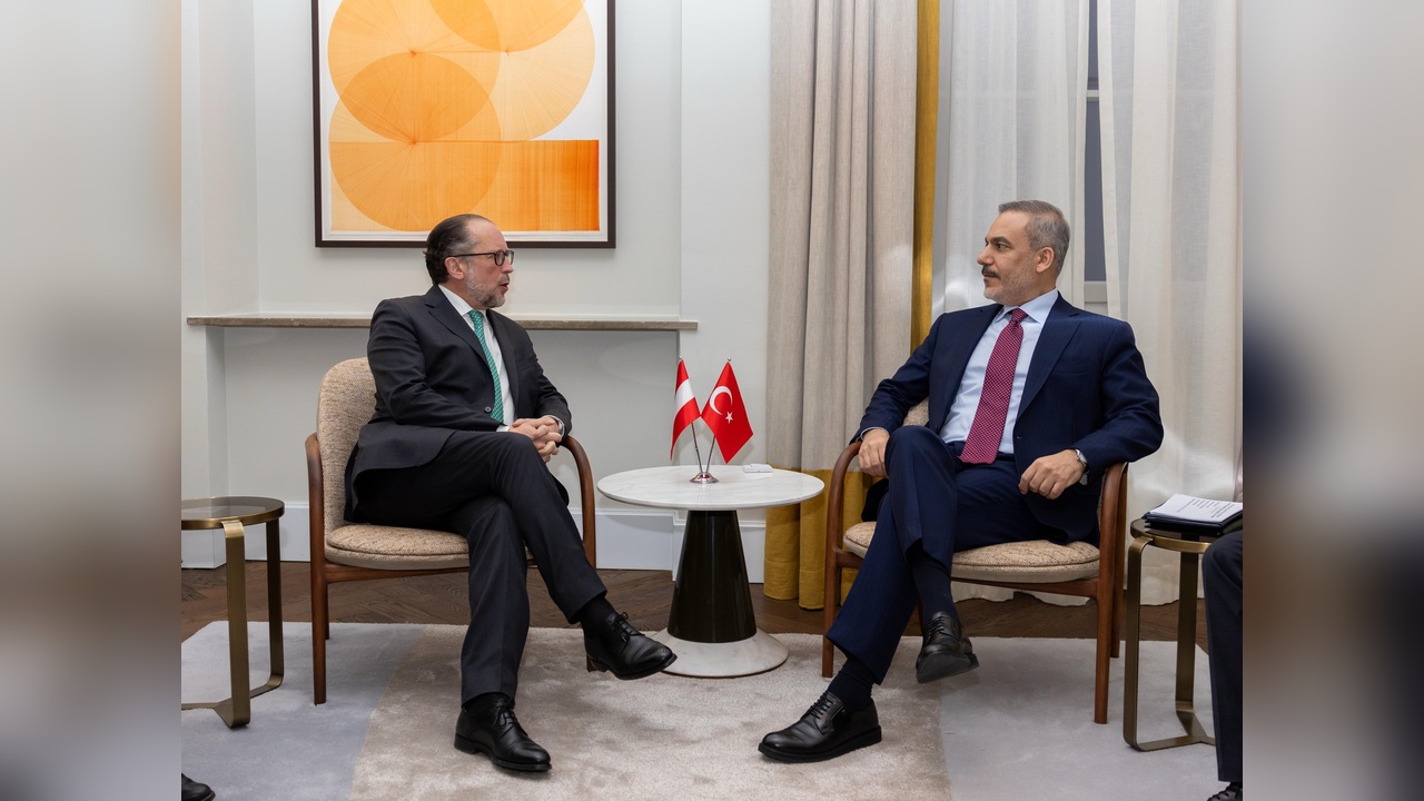Münih'te Diplomatik Temaslar Sürüyor
