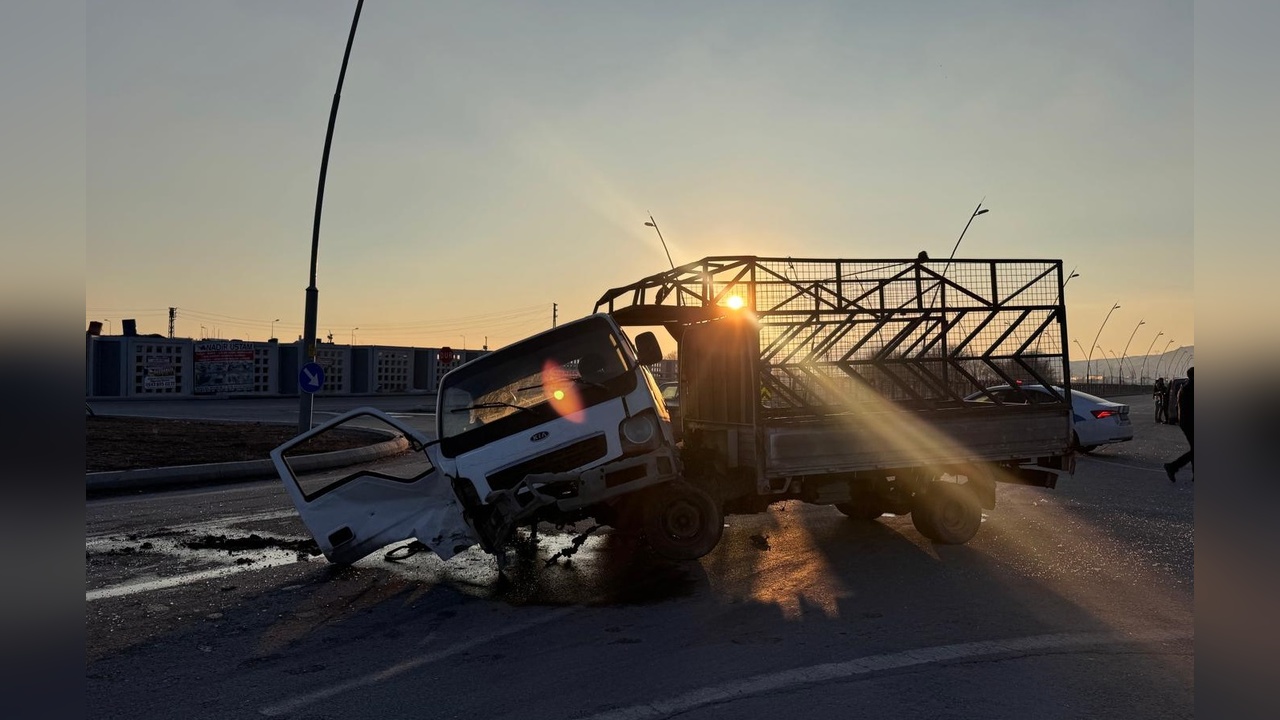 Kayseri'de Trafik Kazası: 4 Yaralı, İki Polis de Etkilendi