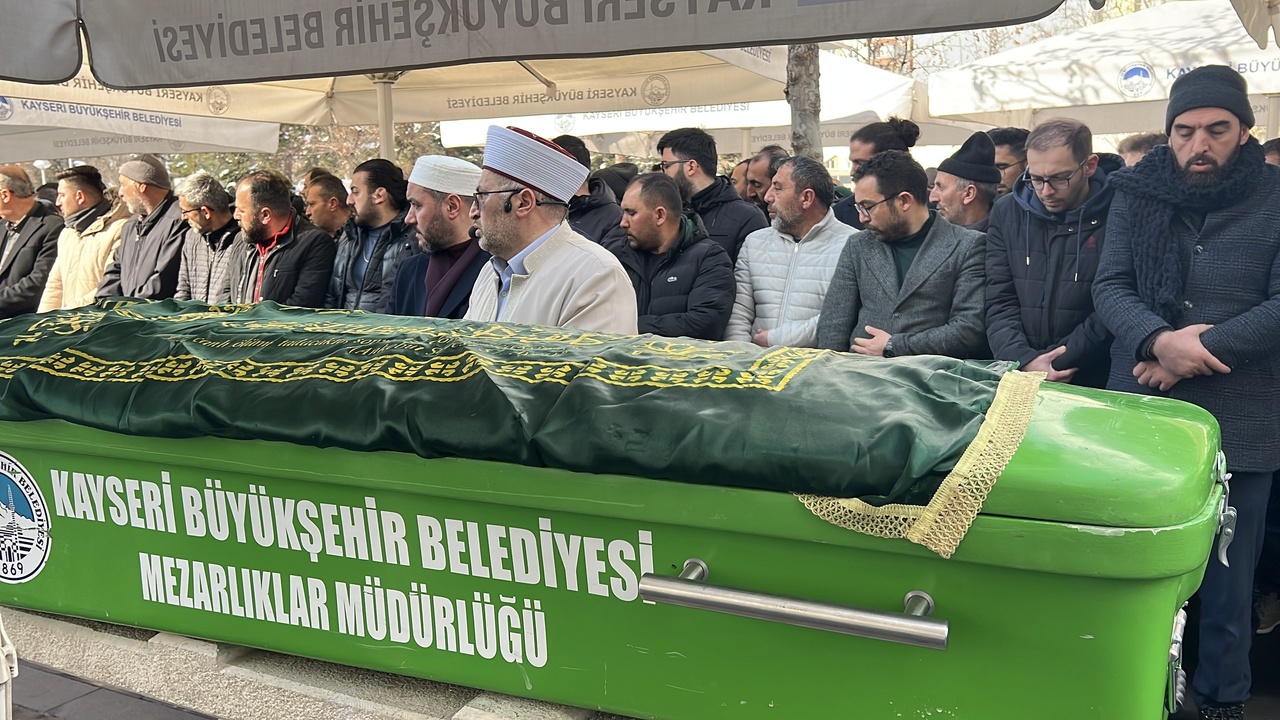 Kalp Krizine Yenik Düşen Doktorun Cenazesi Kayseri'ye Defnedildi