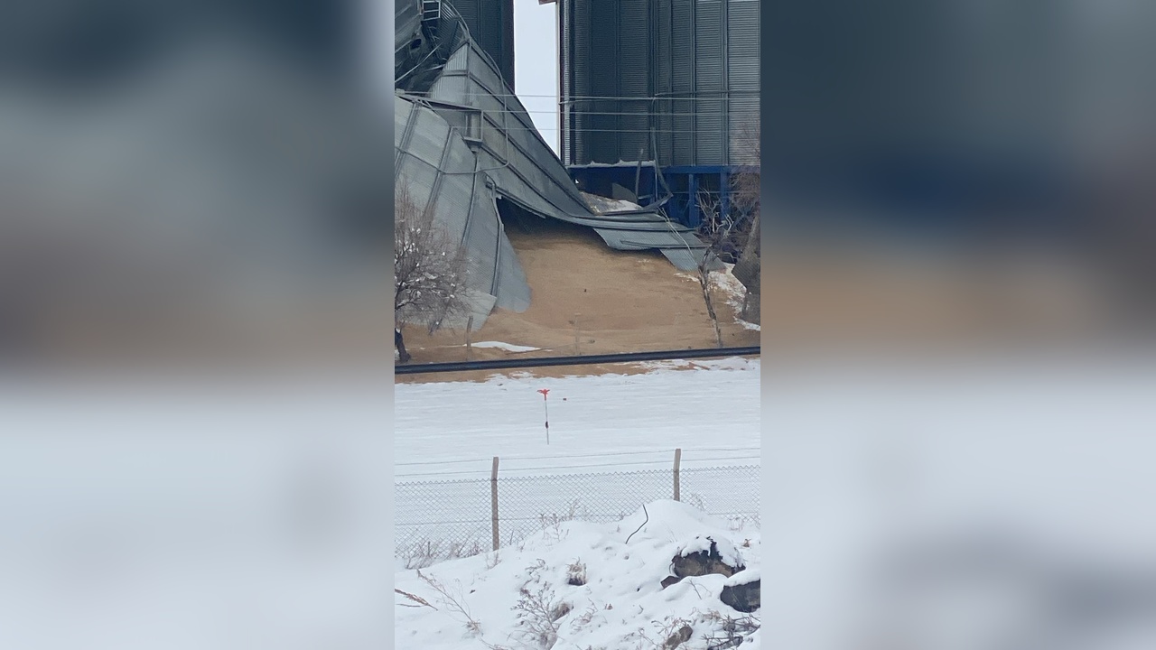 Silo Çökmesi Sonucu Yüzlerce Ton Buğday Ziyan Oldu