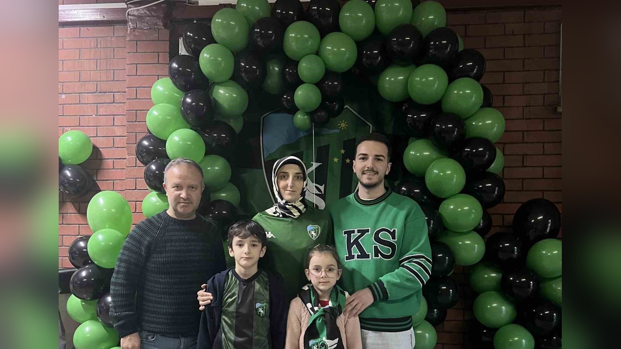 Kocaelispor Taraftarları Sevgililer Günü'nde Üyelik İçin Bir Araya Geldi