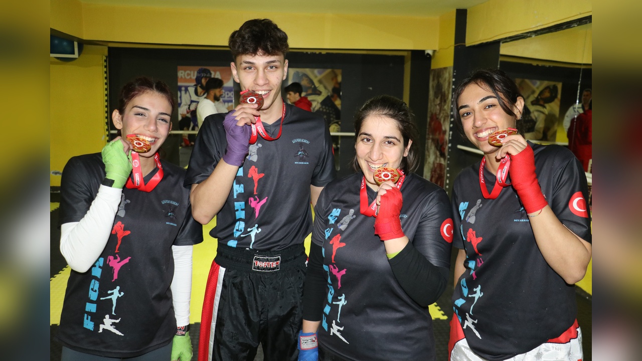Diyarbakır Kick Boks Takımı, Antalya'dan 8 Madalya ile Dönüş Yaptı